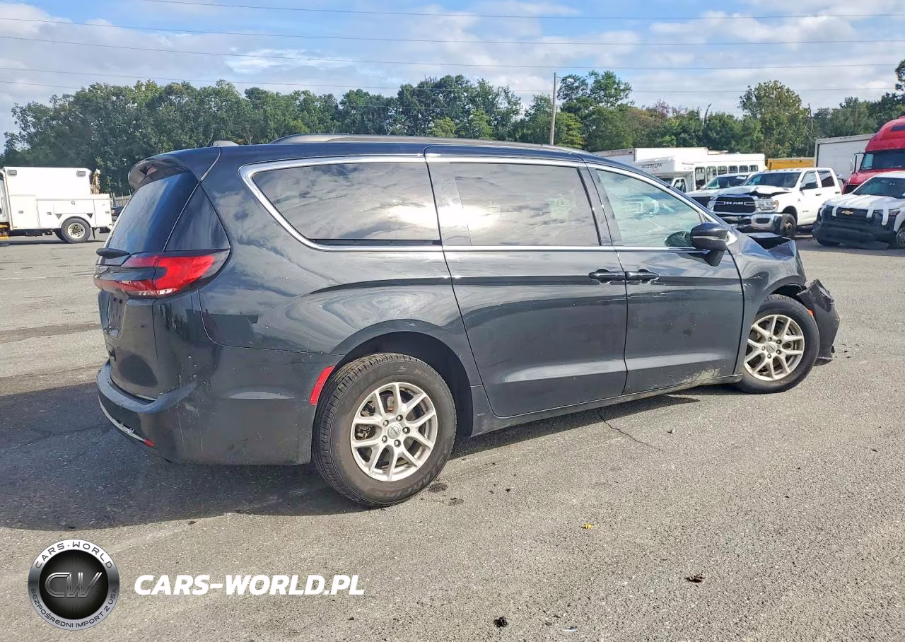 2022 Chrysler Pacifica Touring L VIN:2C4RC1BG1NR218038 - 3