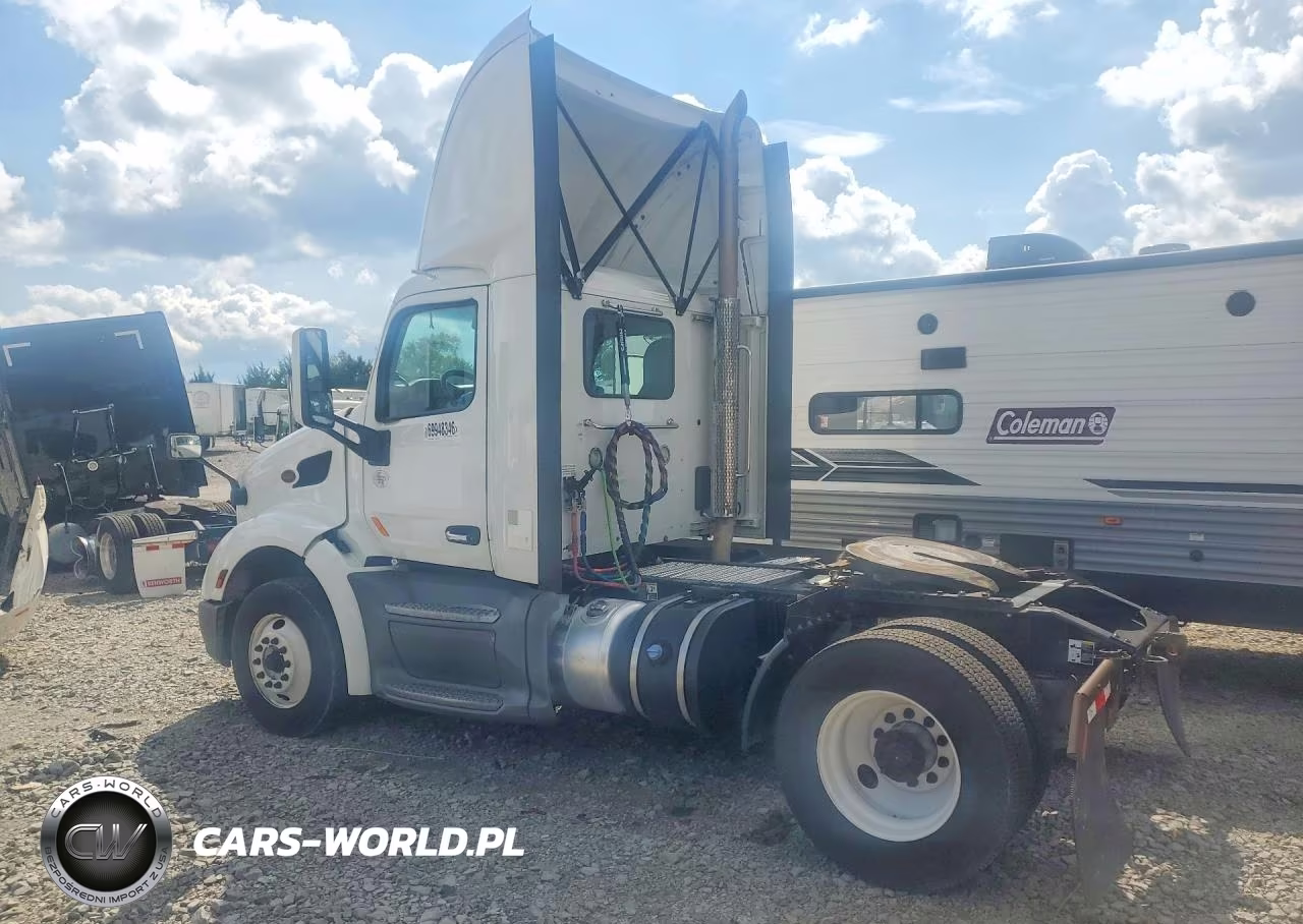 2018 Peterbilt 579 Semi Truck VIN:1XPBA48X1JD478404 - 2