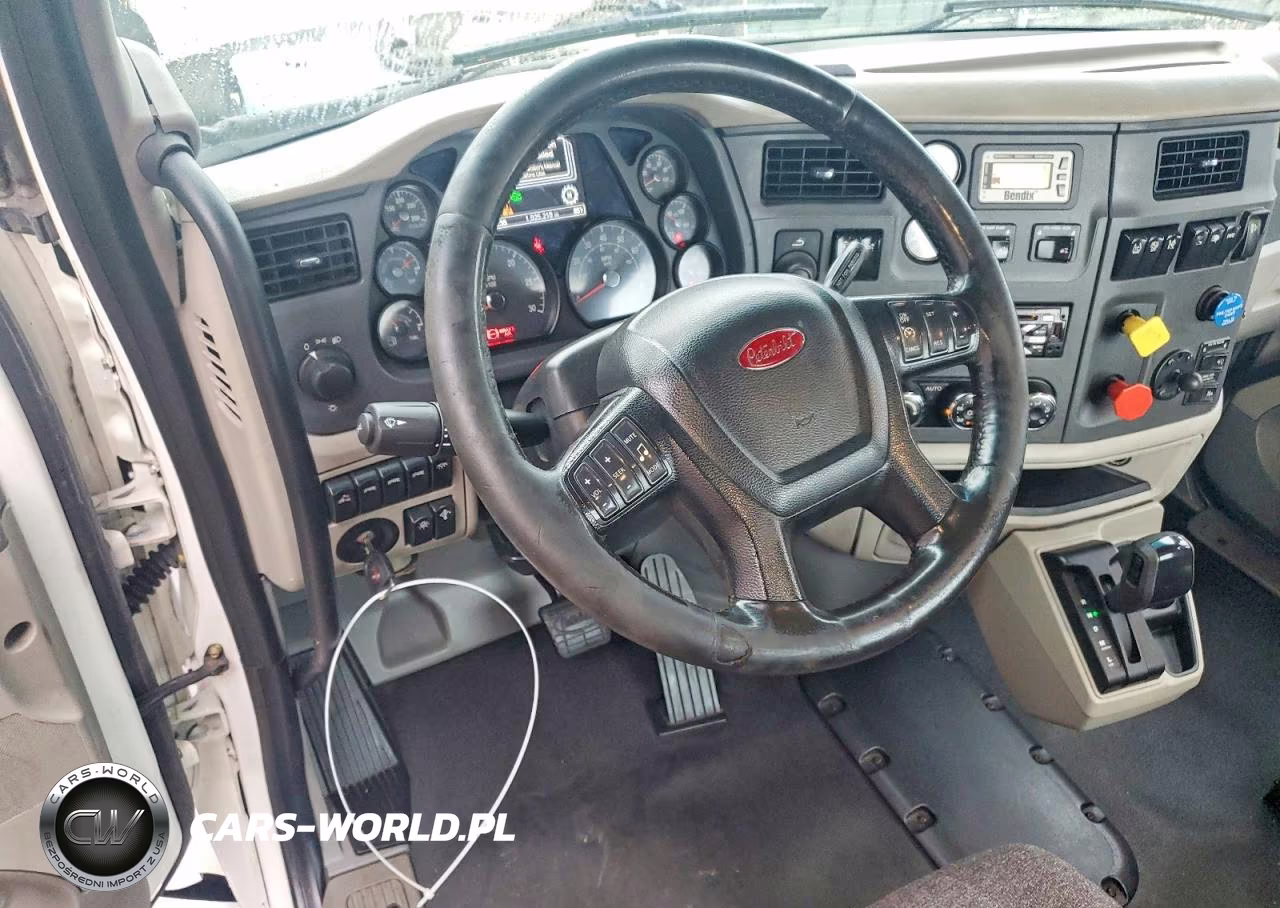 2018 Peterbilt 579 Semi Truck VIN:1XPBA48X1JD478404 - 8