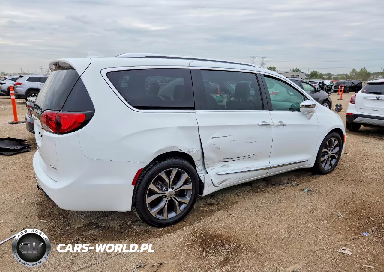 2018 Chrysler Pacifica Limited VIN:2C4RC1GG5JR125333 - 3