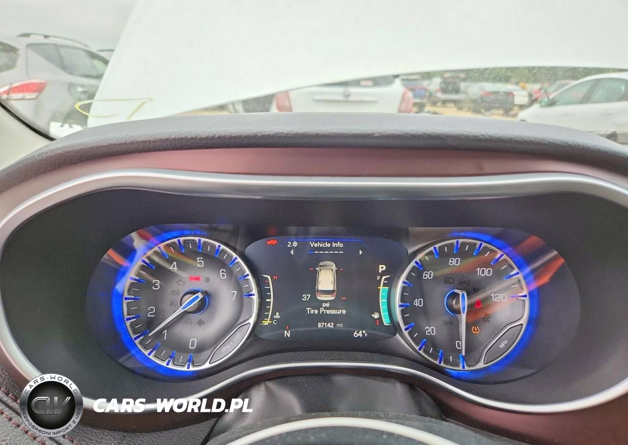 2018 Chrysler Pacifica Limited VIN:2C4RC1GG5JR125333 - 9