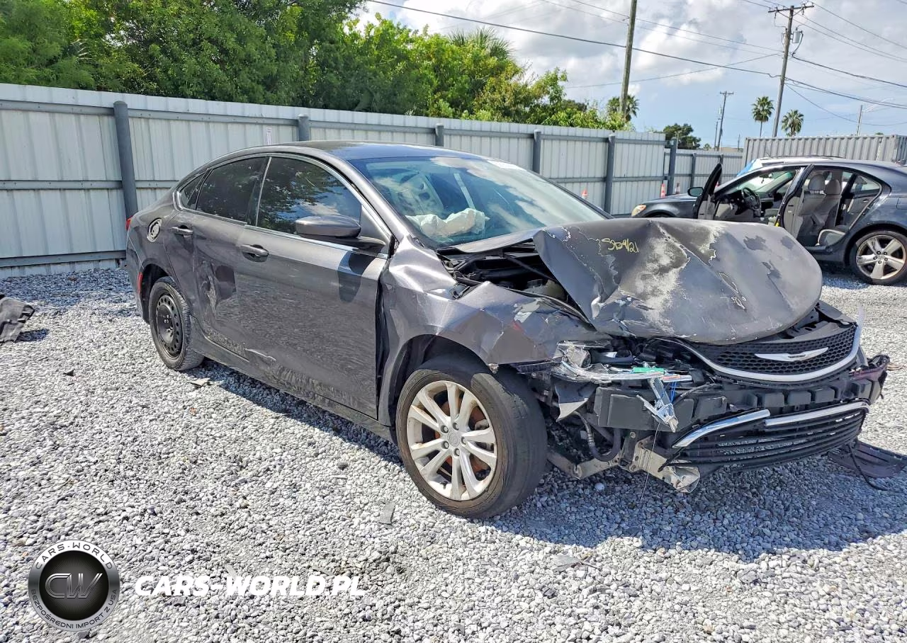 2015 Chrysler 200 Limited VIN:1C3CCCAB3FN637924 - 4