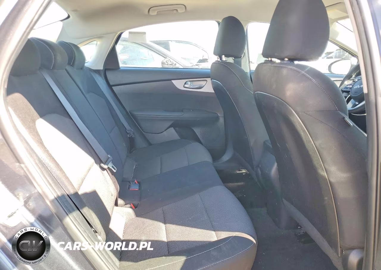 2023 Kia Forte Lxs VIN:3KPF24AD2PE554977 - 10