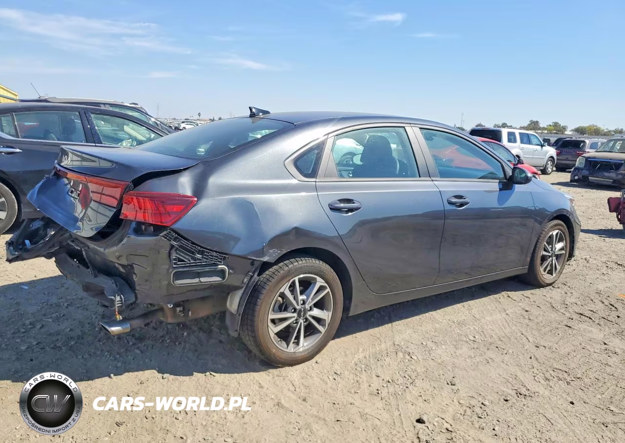 2023 Kia Forte Lxs VIN:3KPF24AD2PE554977 - 3