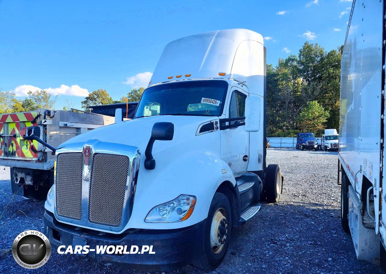 2016 Kenworth Construction T680 Semi Truck