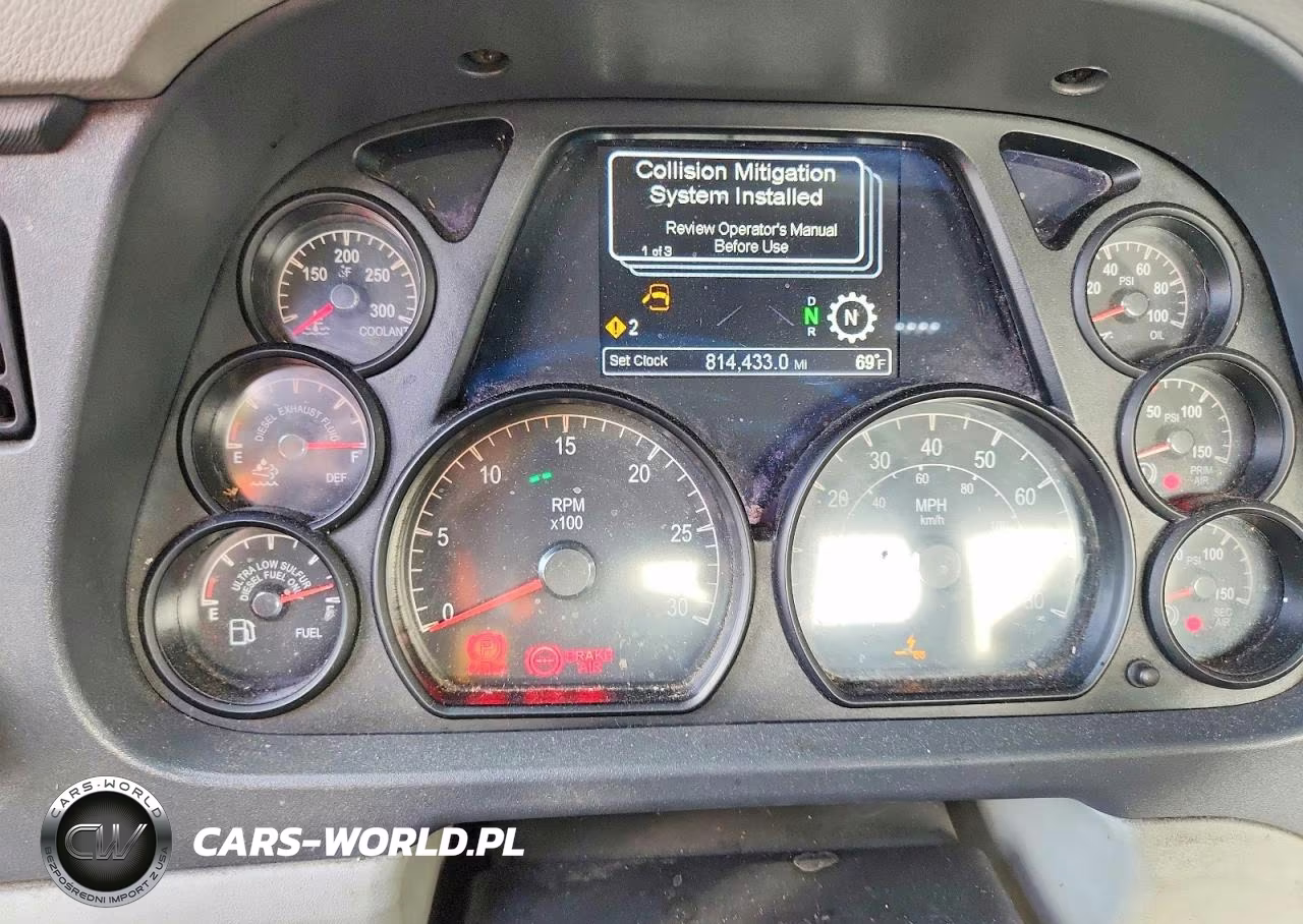 2020 Peterbilt 579 Semi Truck VIN:1XPBA48XXLD685747 - 9