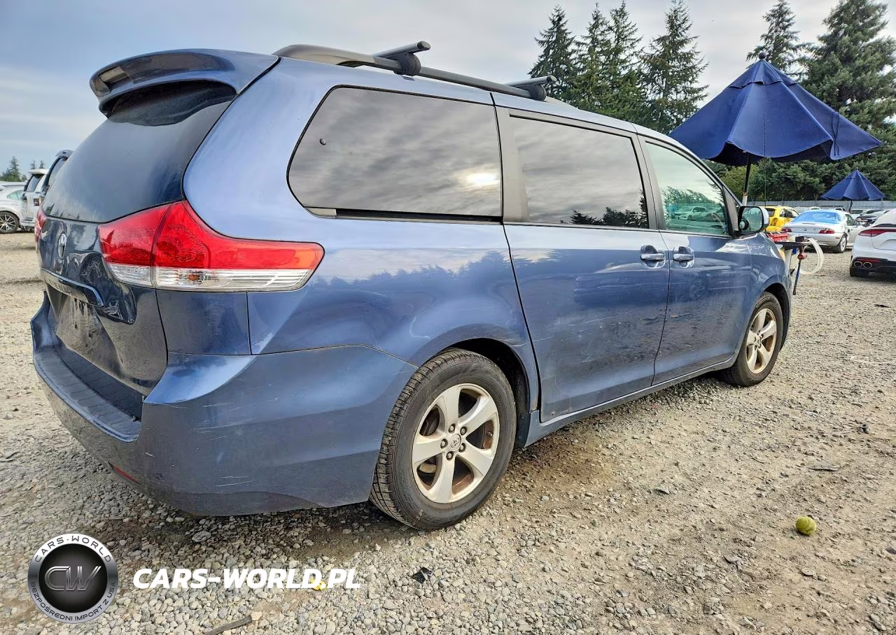 2014 Toyota Sienna Le VIN:5TDKK3DC9ES517536 - 3