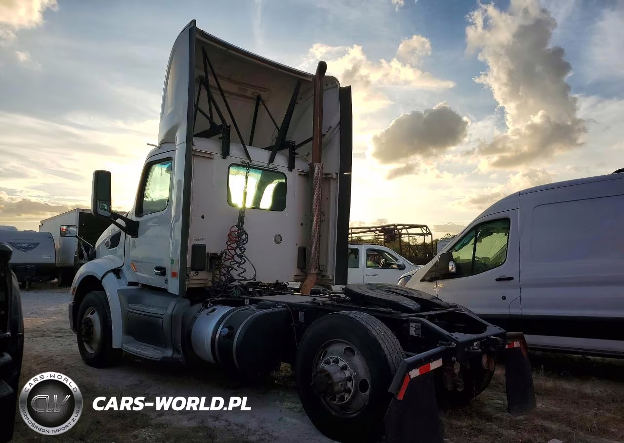 2016 Peterbilt 579 Semi Truck VIN:1XPBA48X2GD339729 - 2
