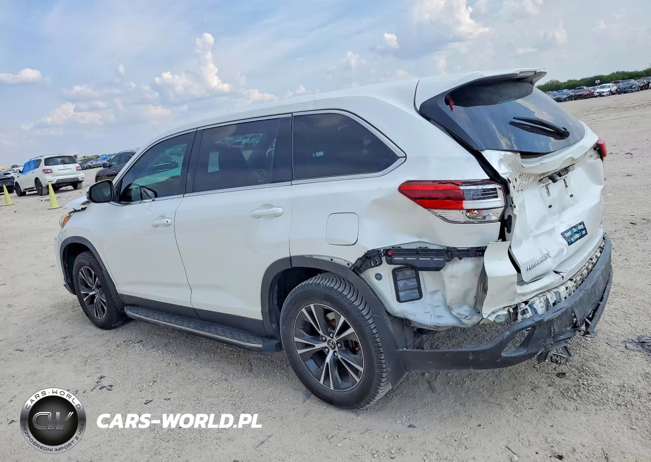 2019 Toyota Highlander Le VIN:5TDZARFH2KS051988 - 2
