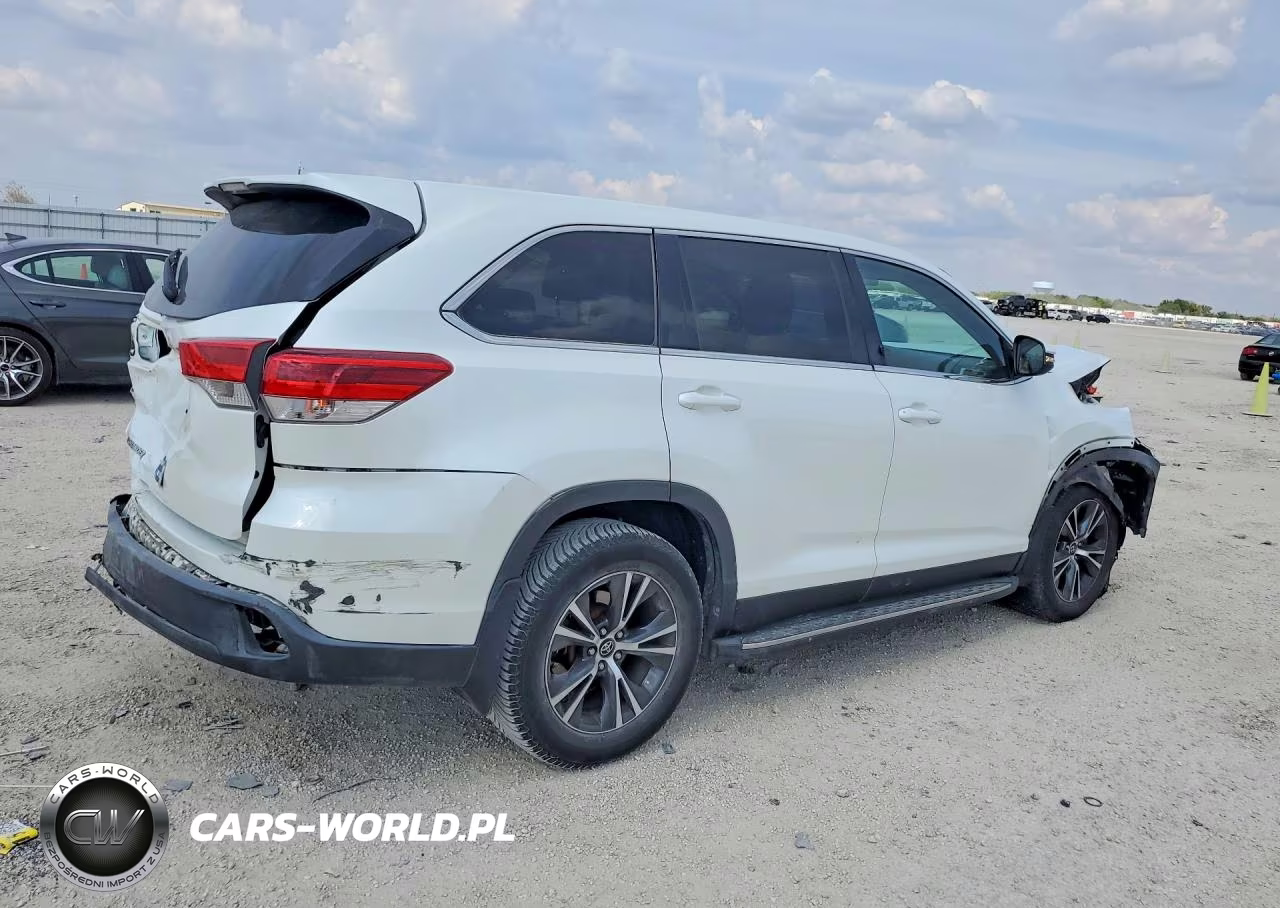 2019 Toyota Highlander Le VIN:5TDZARFH2KS051988 - 3