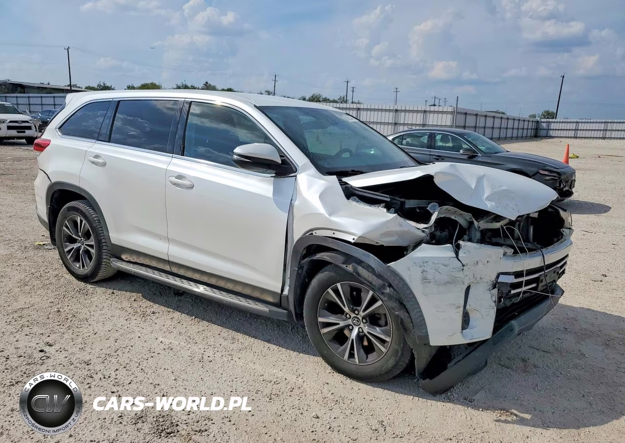 2019 Toyota Highlander Le VIN:5TDZARFH2KS051988 - 4