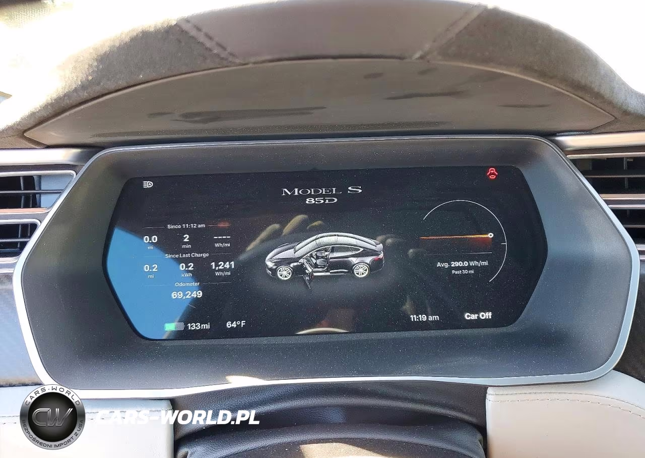 2015 Tesla Model S VIN:5YJSA1E25FF108551 - 9