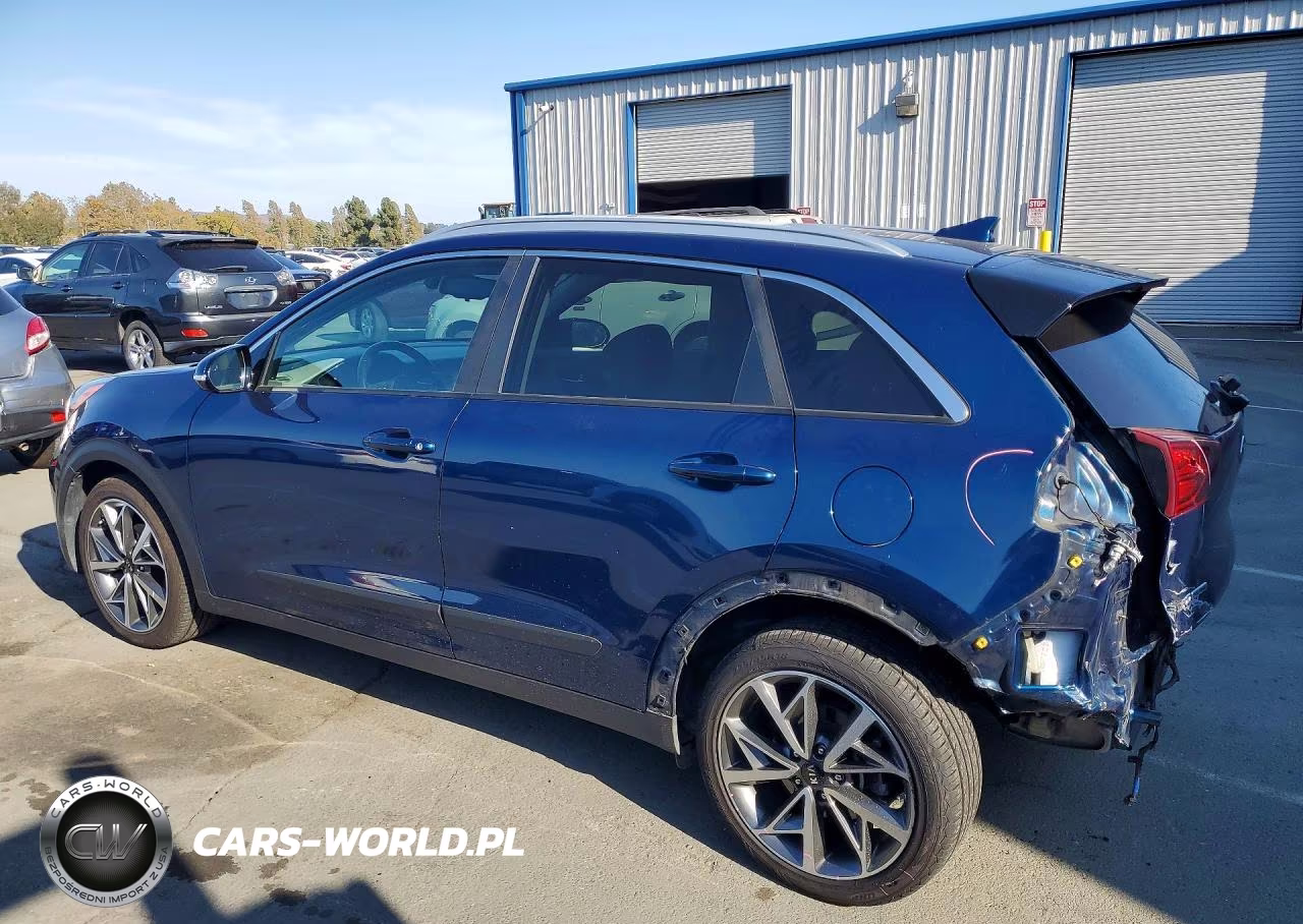 2020 Kia Niro Touring VIN:KNDCC3LC2L5394653 - 2