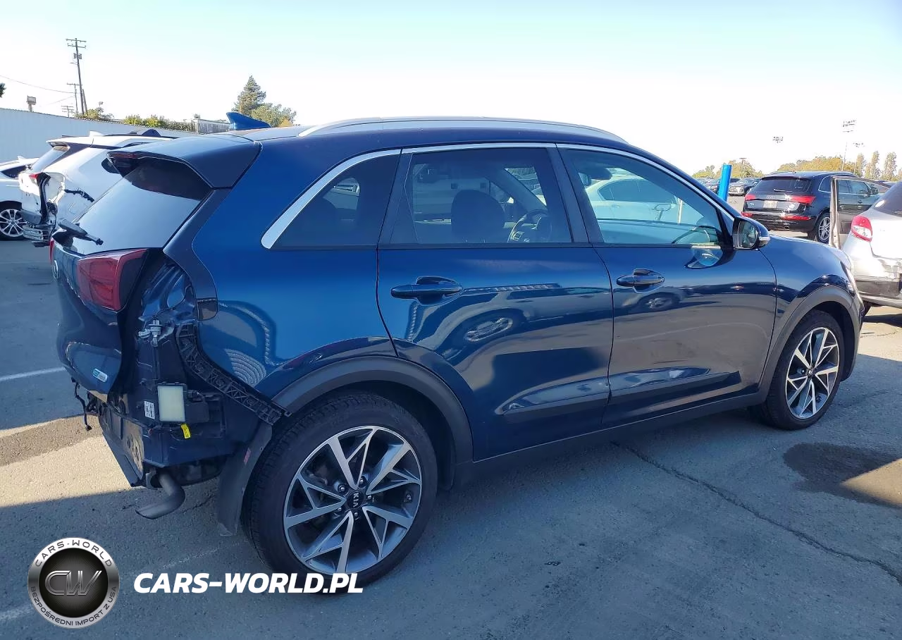 2020 Kia Niro Touring VIN:KNDCC3LC2L5394653 - 3