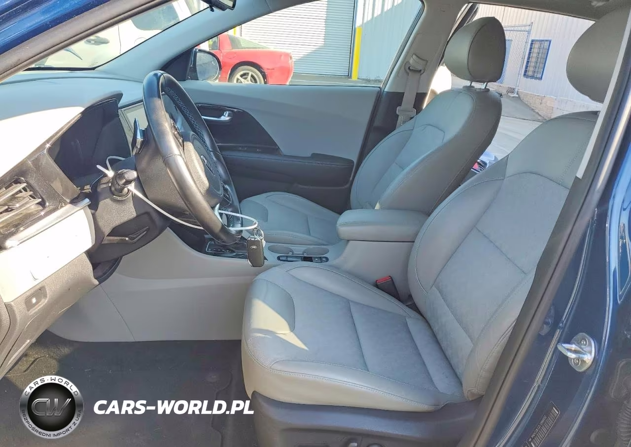 2020 Kia Niro Touring VIN:KNDCC3LC2L5394653 - 7