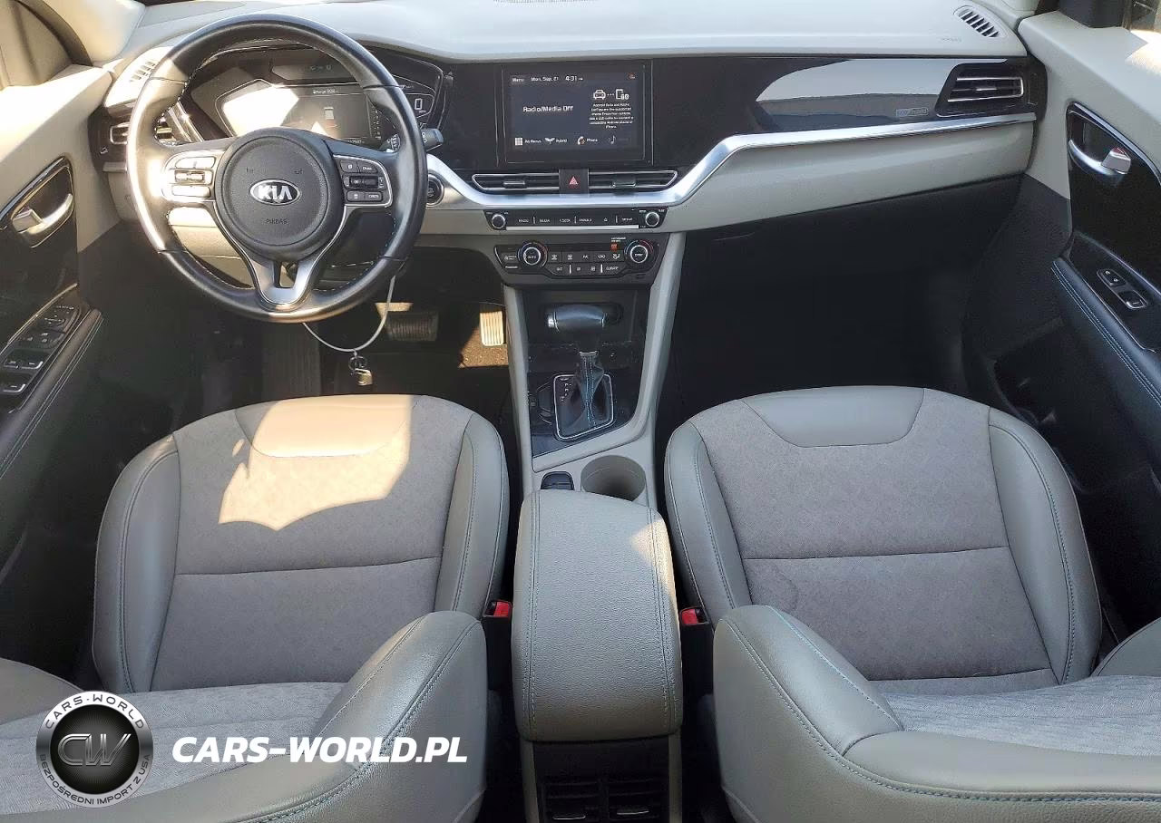 2020 Kia Niro Touring VIN:KNDCC3LC2L5394653 - 8