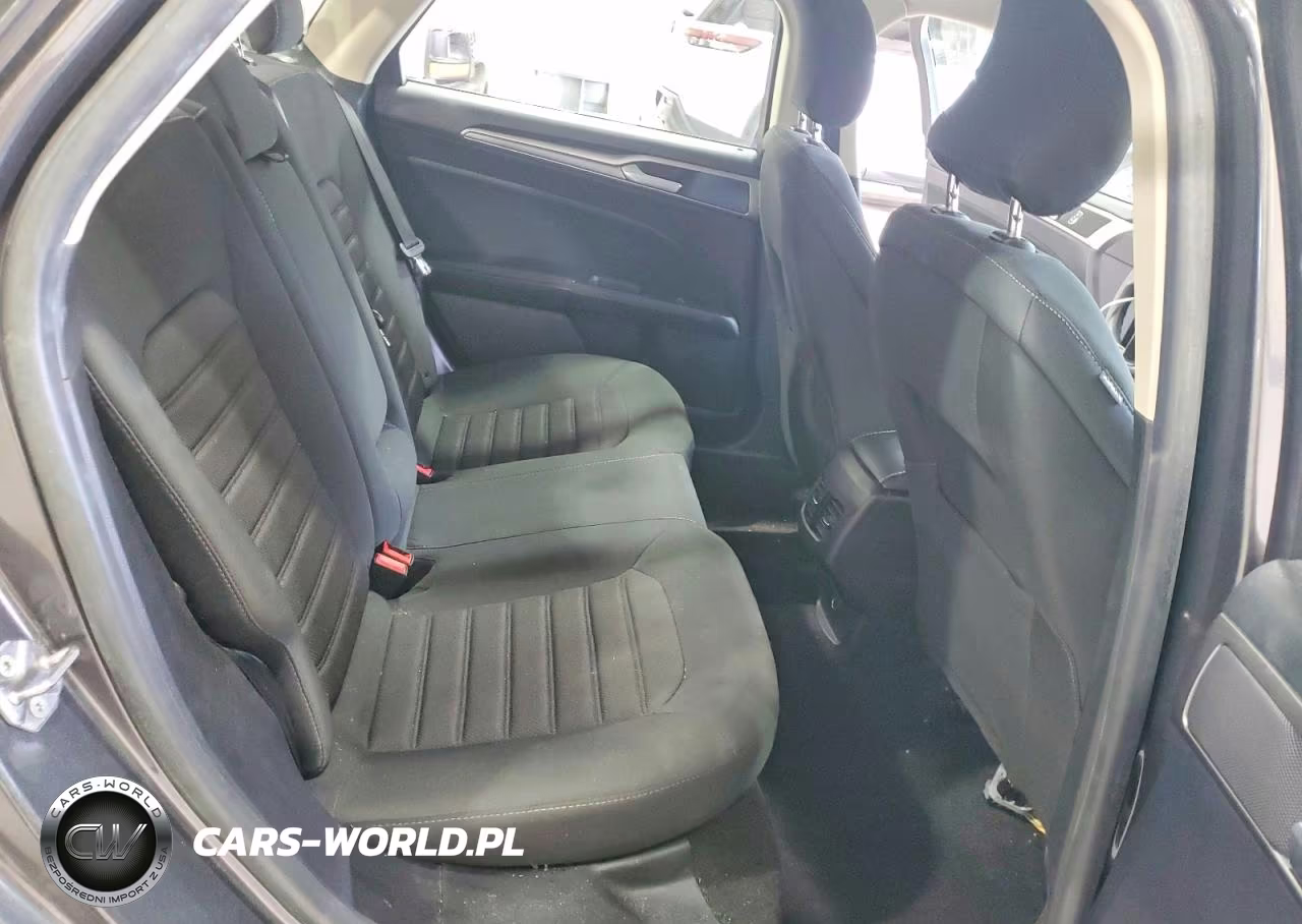 2019 Ford Fusion Se VIN:3FA6P0LUXKR281219 - 10