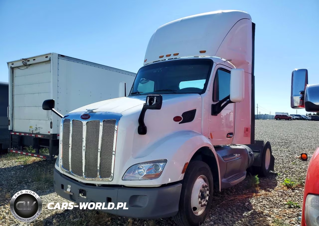 2018 Peterbilt 579 Semi Truck