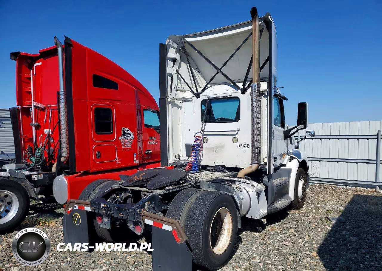 2018 Peterbilt 579 Semi Truck VIN:1XPBA48X9JD478179 - 3