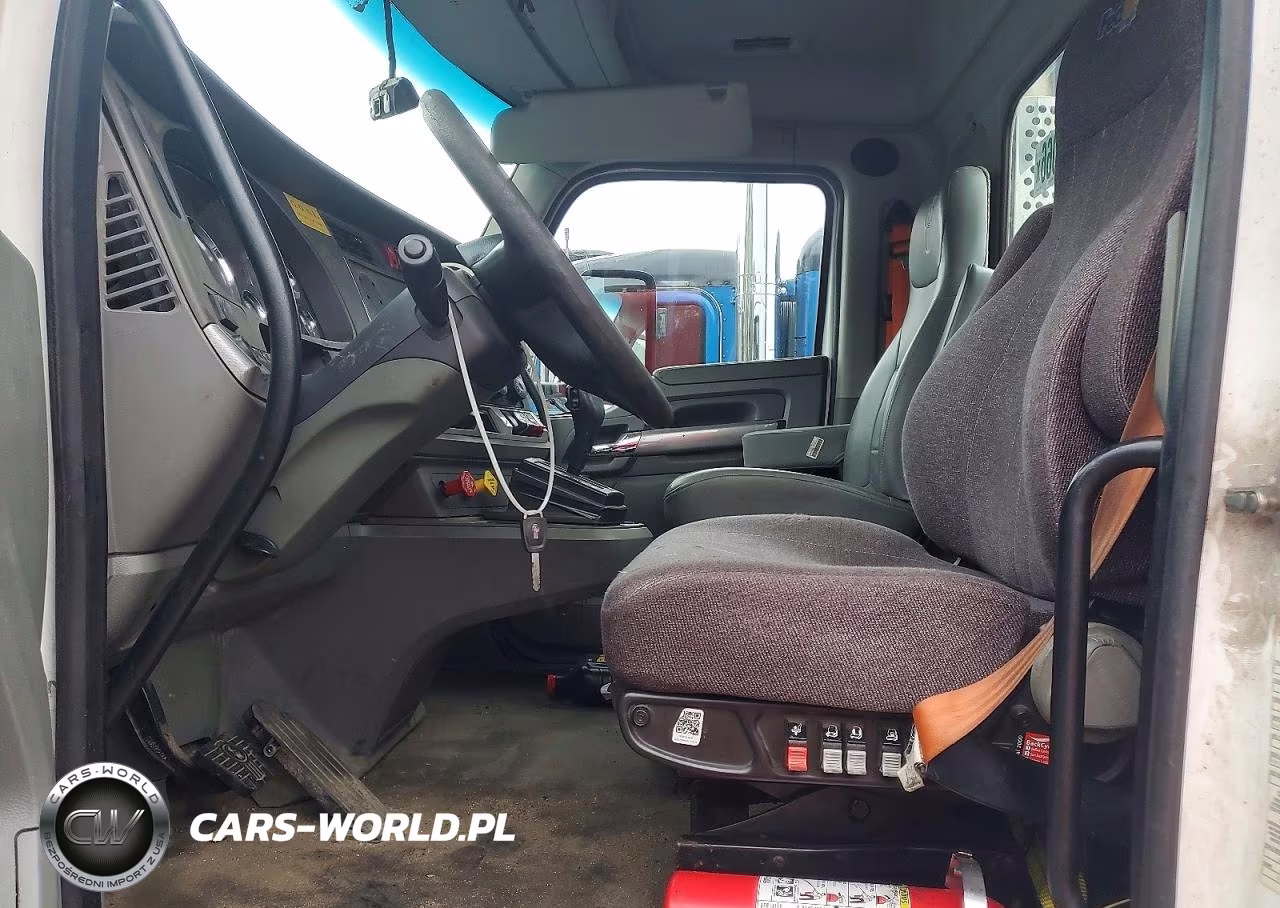 2014 Kenworth T680 Semi Truck VIN:1XKYA48X4EJ402389 - 7