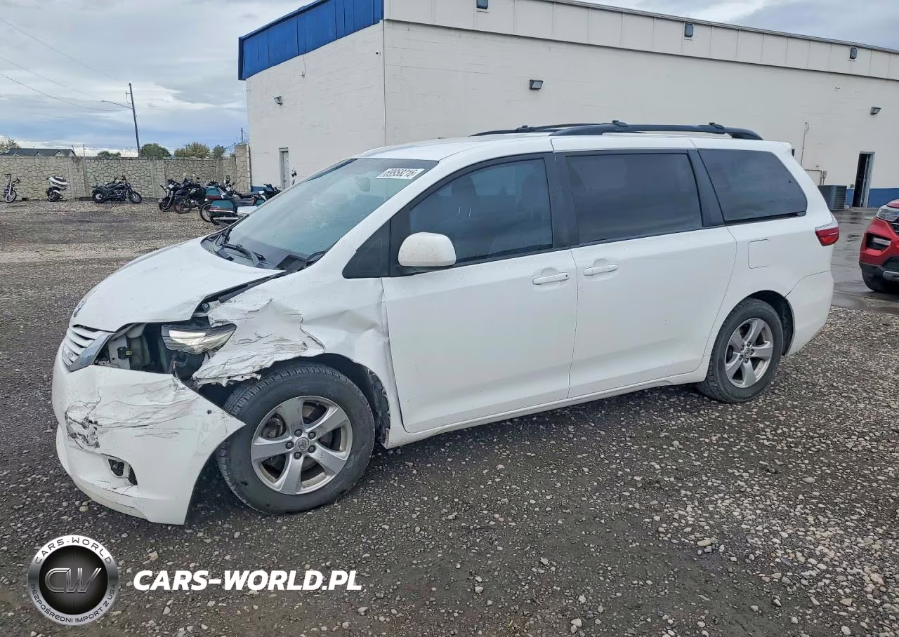 2015 Toyota Sienna Le – zdjęcie 1 z 13