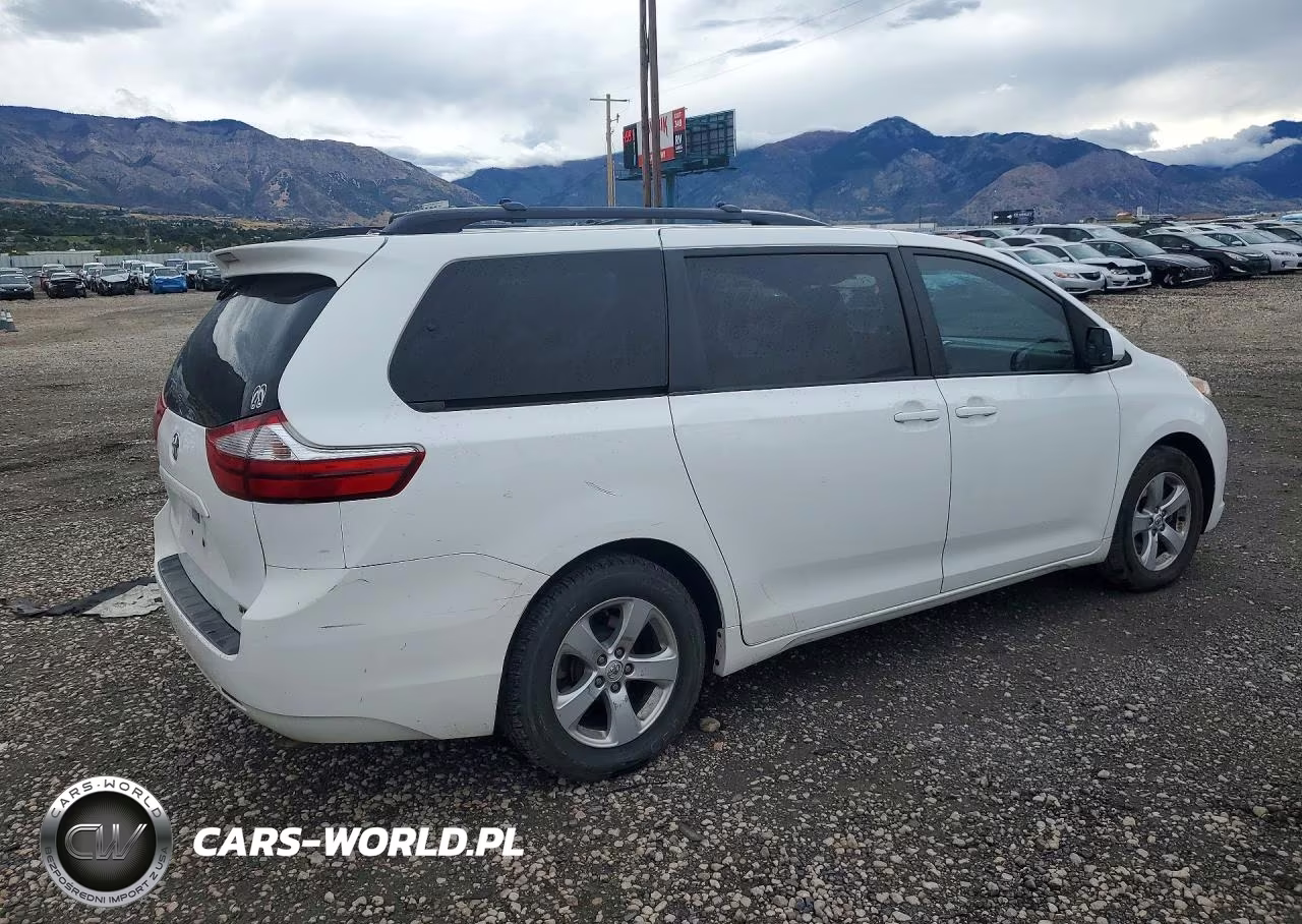 2015 Toyota Sienna Le VIN:5TDKK3DC8FS620559 - 3