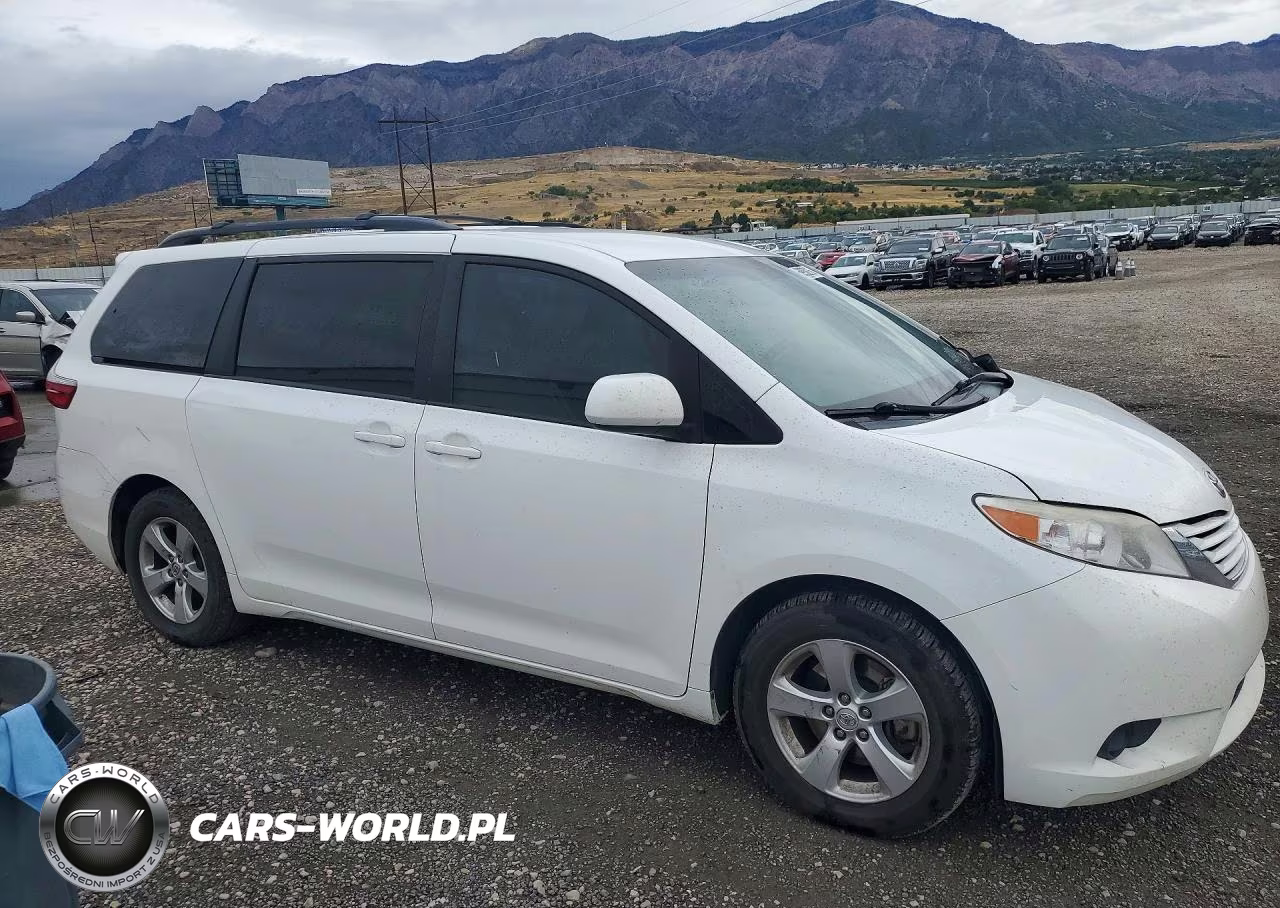 2015 Toyota Sienna Le VIN:5TDKK3DC8FS620559 - 4