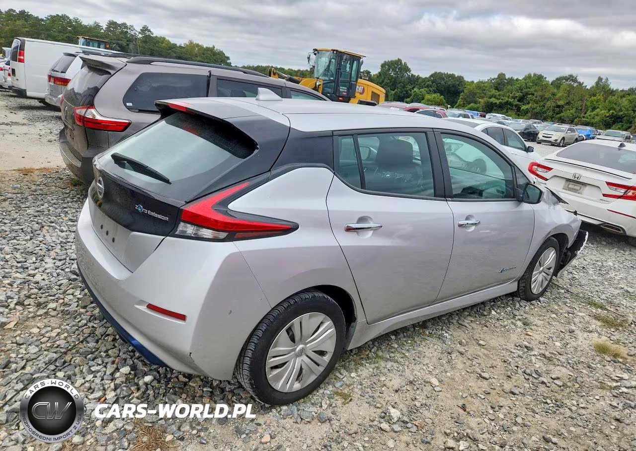 2018 Nissan Leaf S VIN:1N4AZ1CP3JC308231 - 3