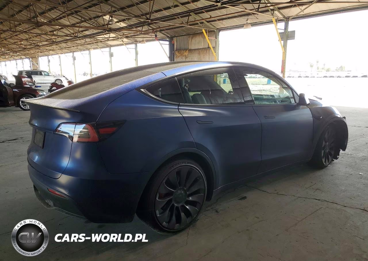 2021 Tesla Model Y VIN:5YJYGDEFXMF245656 - 3