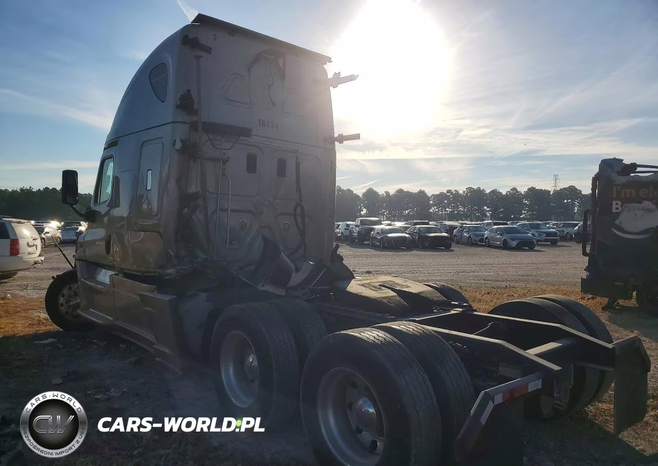 2016 Freightliner Cascadia 125 Semi Truck VIN:3AKGGLD55GSGC5080 - 2