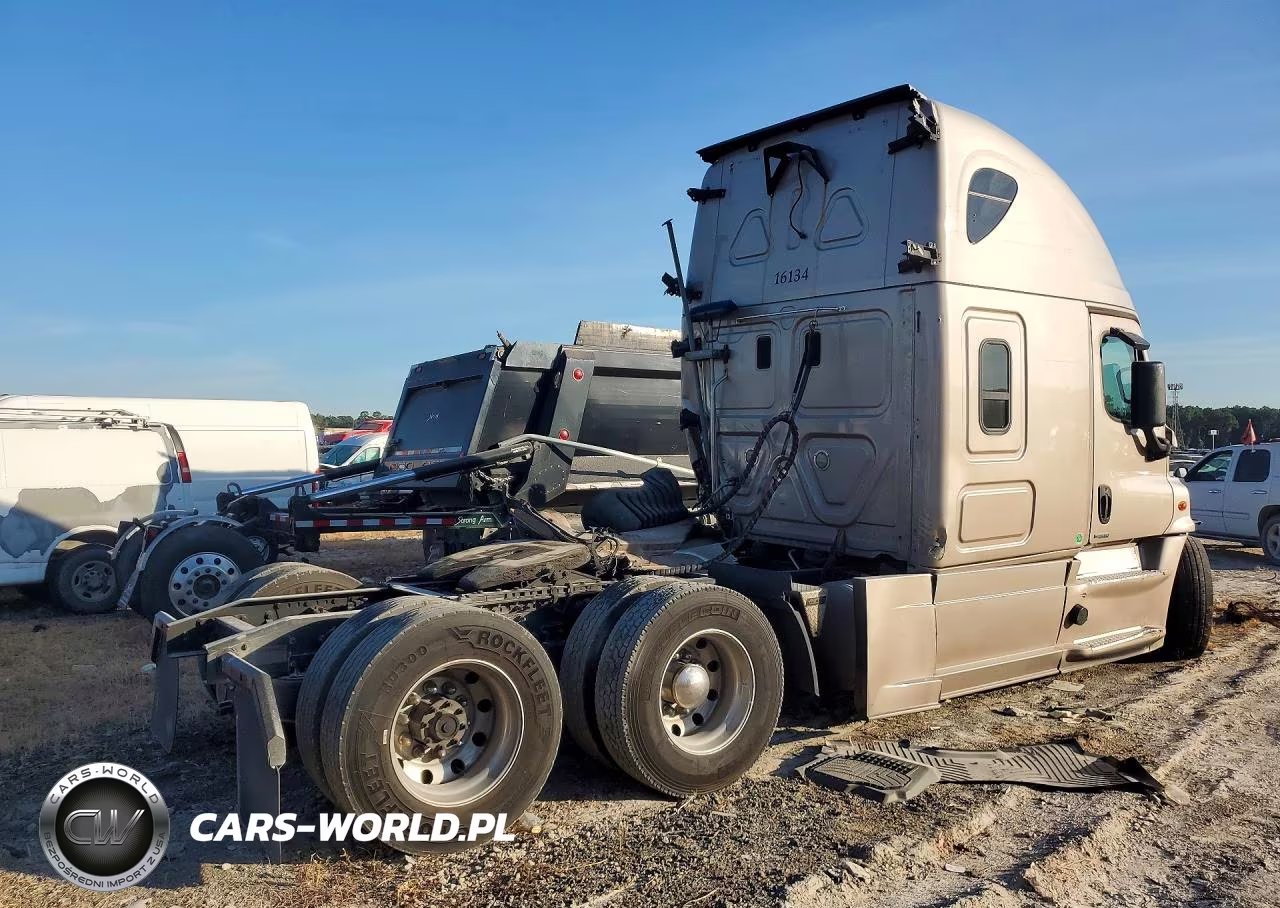 2016 Freightliner Cascadia 125 Semi Truck VIN:3AKGGLD55GSGC5080 - 3