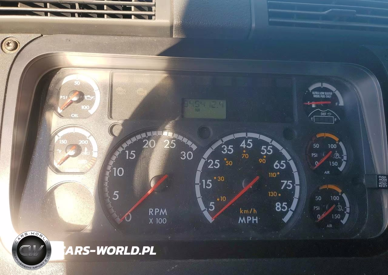 2016 Freightliner Cascadia 125 Semi Truck VIN:3AKGGLD55GSGC5080 - 9