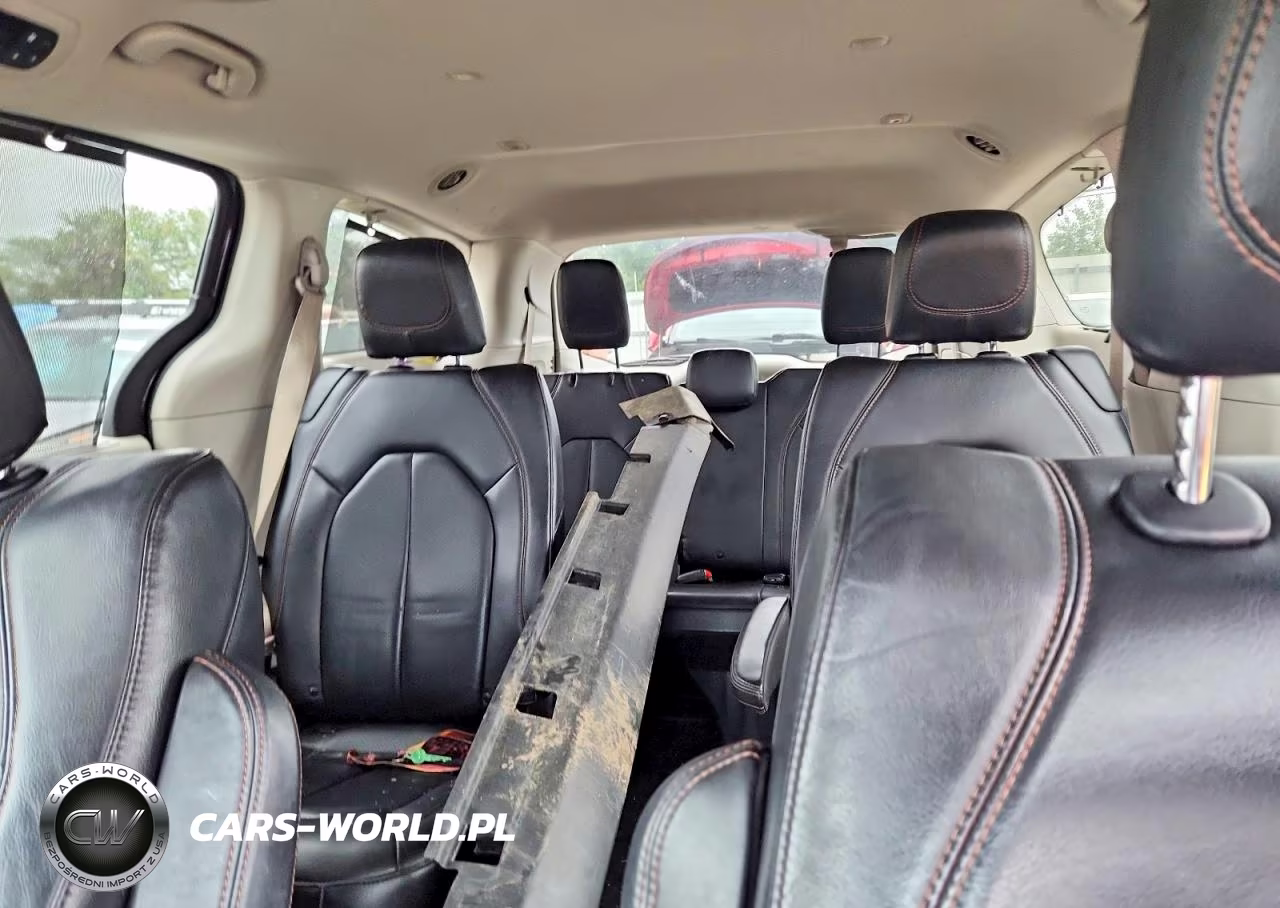 2019 Chrysler Pacifica Touring L VIN:2C4RC1BG3KR651498 - 10