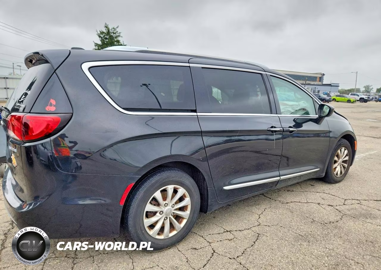 2019 Chrysler Pacifica Touring L VIN:2C4RC1BG3KR651498 - 3