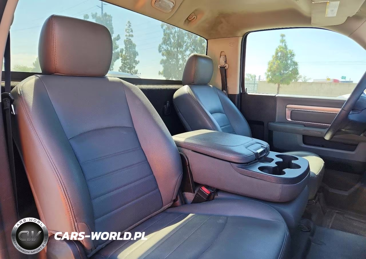 2019 Ram 1500 Classic Tradesman VIN:3C6JR6DG2KG535907 - 10