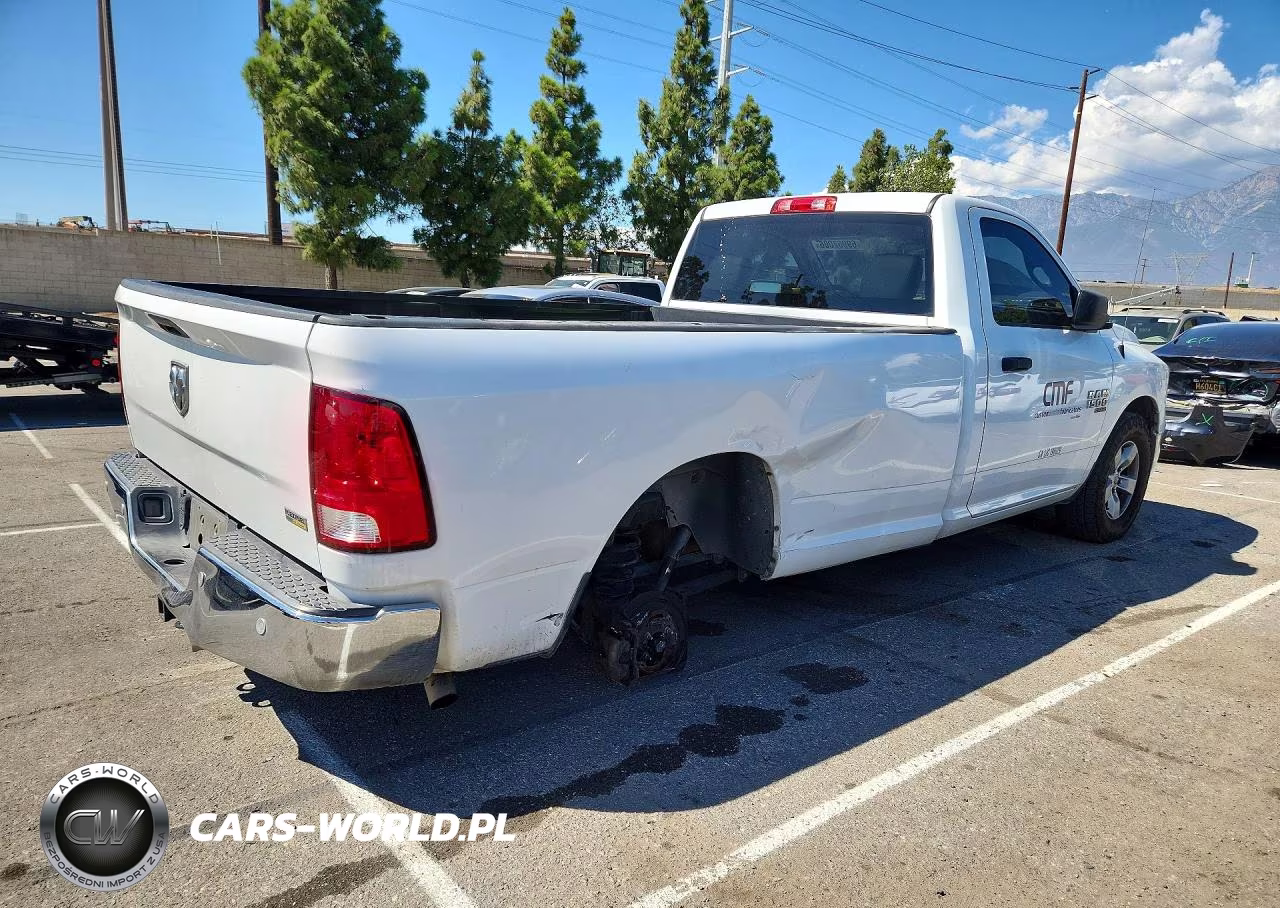 2019 Ram 1500 Classic Tradesman VIN:3C6JR6DG2KG535907 - 3