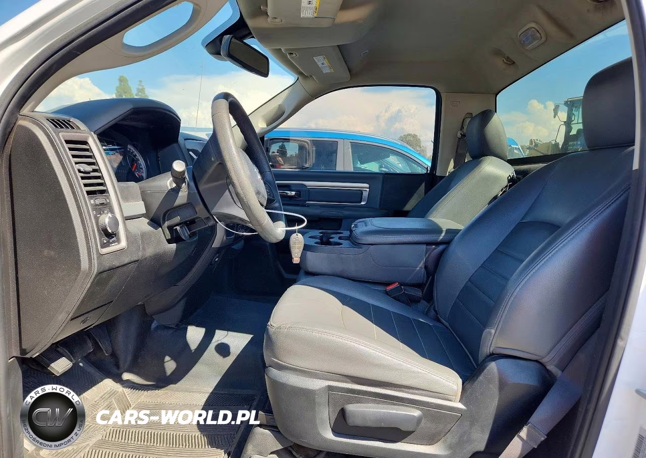 2019 Ram 1500 Classic Tradesman VIN:3C6JR6DG2KG535907 - 7