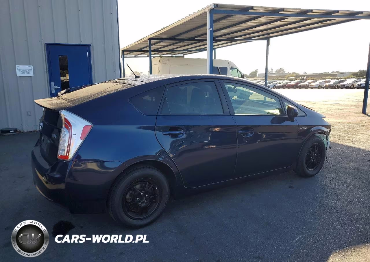 2015 Toyota Prius Two VIN:JTDKN3DU9F0453664 - 3