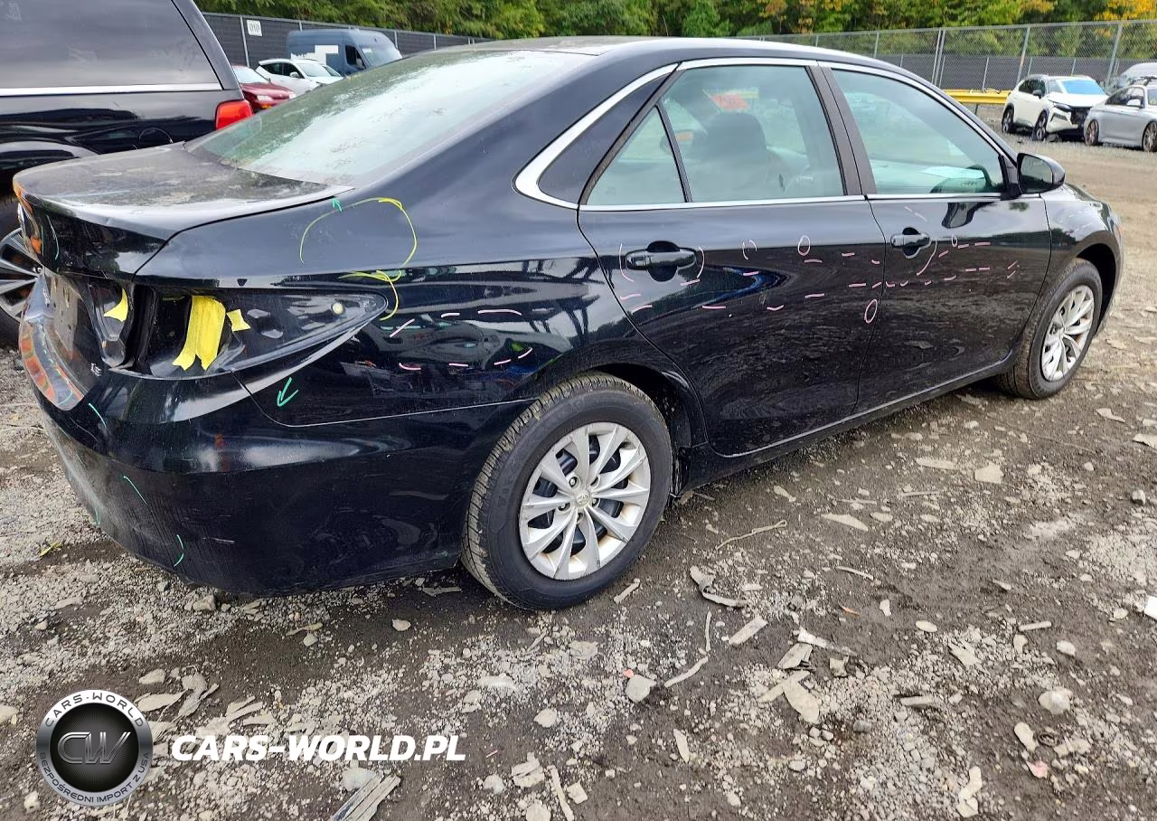2017 Toyota Camry Le VIN:4T1BF1FK4HU635437 - 3