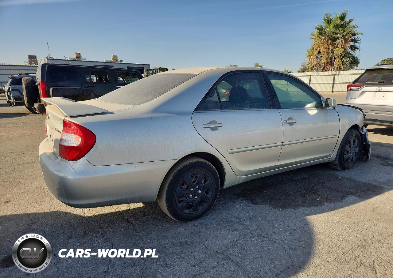 2004 Toyota Camry Le VIN:JTDBE32K040280499 - 3