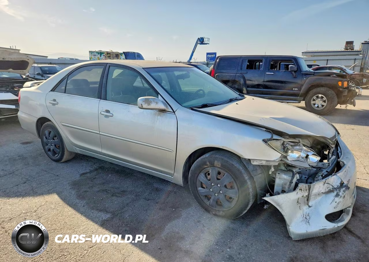 2004 Toyota Camry Le VIN:JTDBE32K040280499 - 4