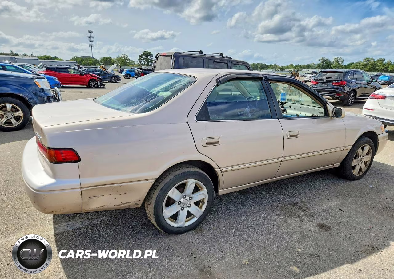 1999 Toyota Camry Le VIN:4T1BG22K4XU408823 - 3
