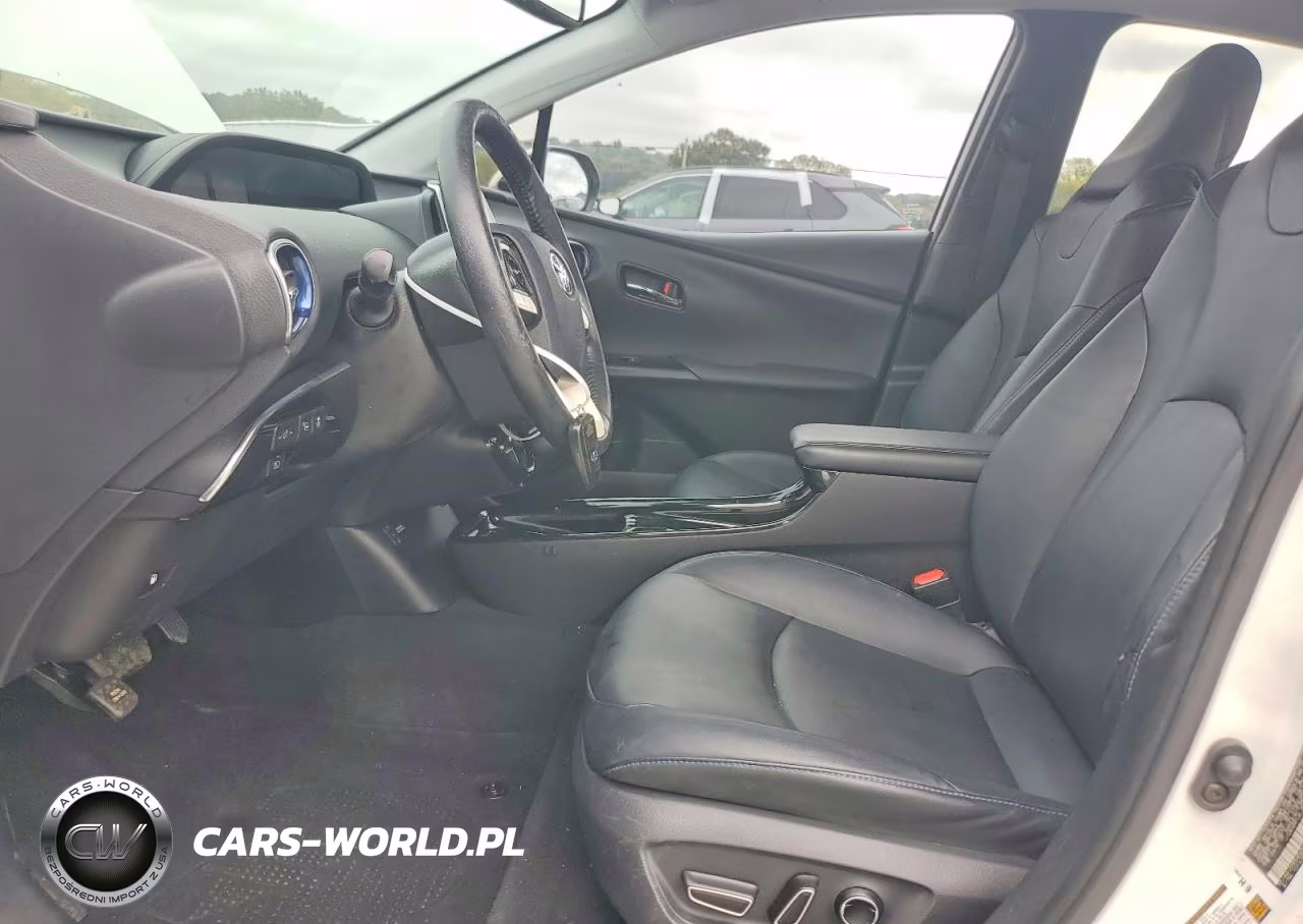 2018 Toyota Prius Four Touring VIN:JTDKARFU6J3055394 - 7