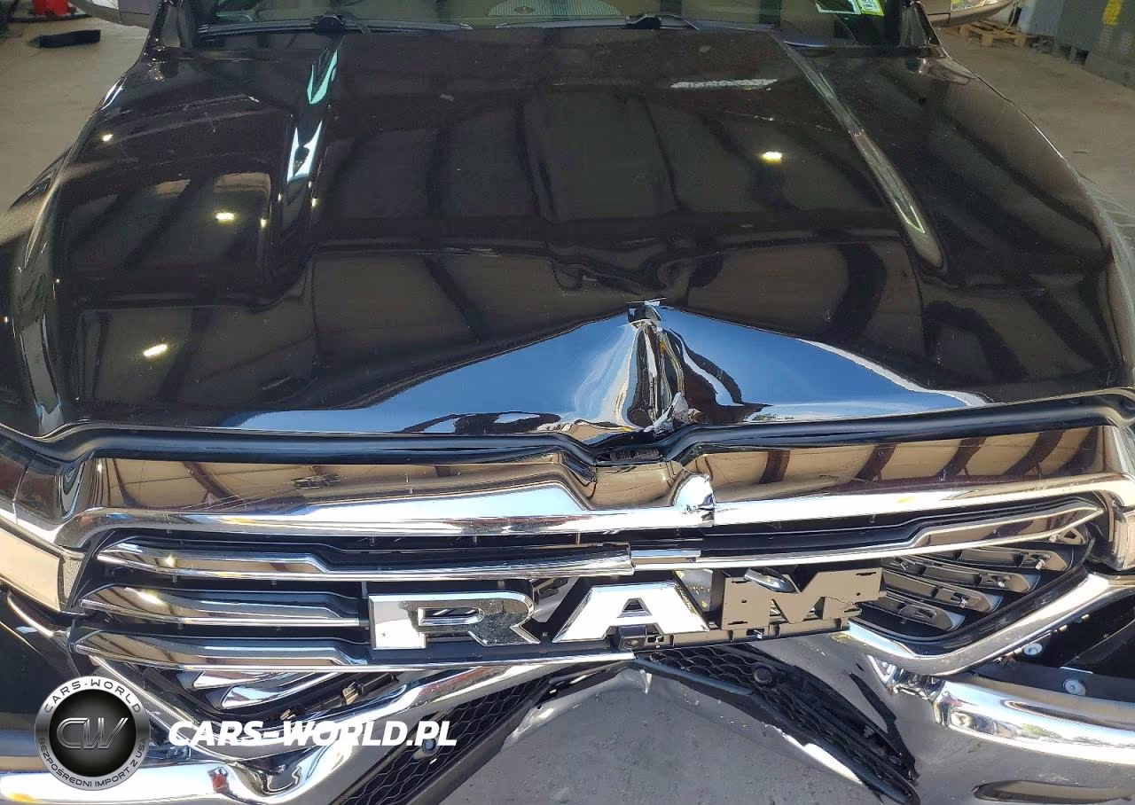 2027 Ram 1500 Laramie VIN:1C6SRFJP8VN565398 - 11