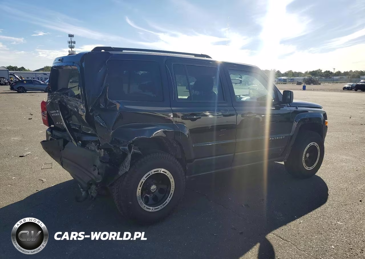 2012 Jeep Patriot Latitude VIN:1C4NJRFBXCD555065 - 3