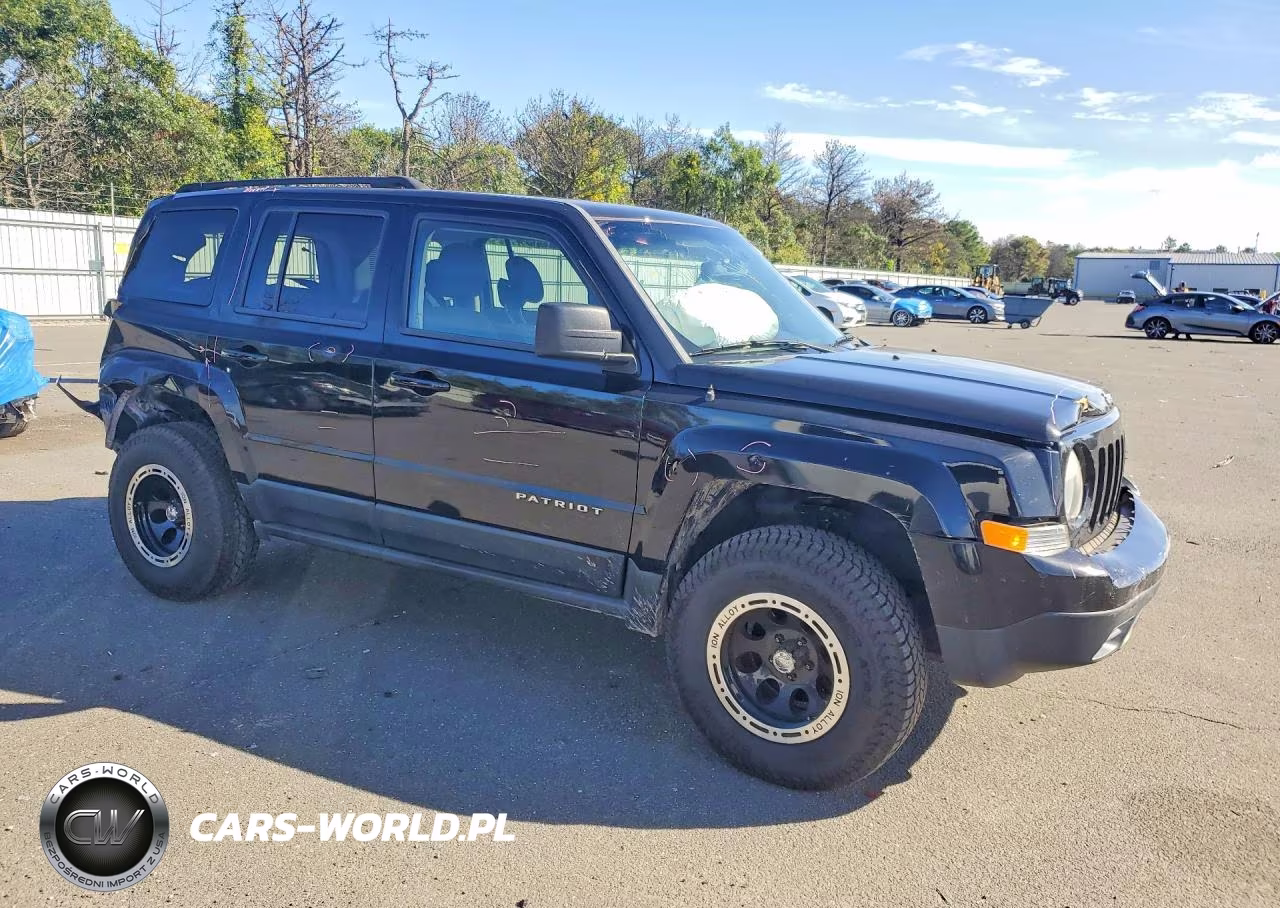 2012 Jeep Patriot Latitude VIN:1C4NJRFBXCD555065 - 4