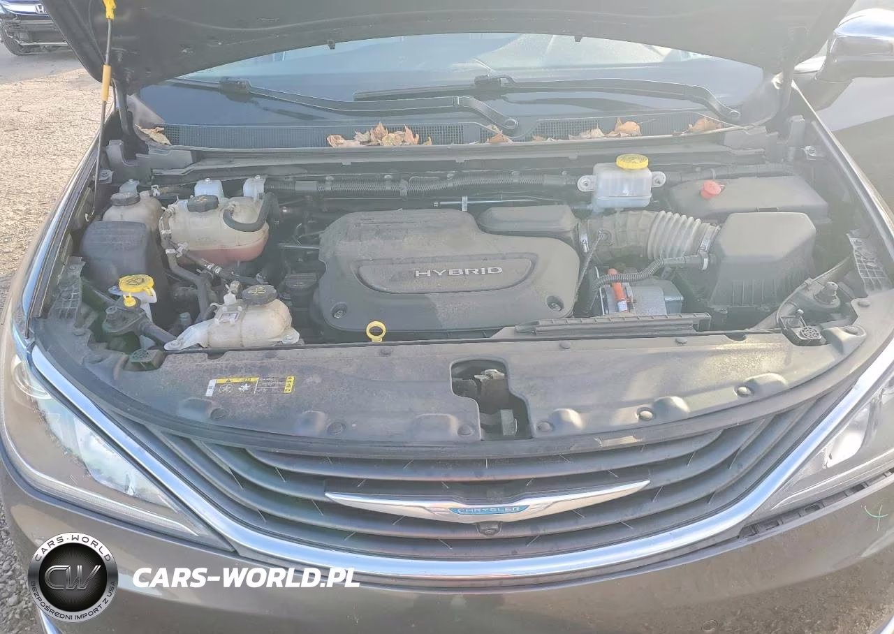 2018 Chrysler Pacifica Hybrid Limited VIN:2C4RC1N70JR230526 - 12