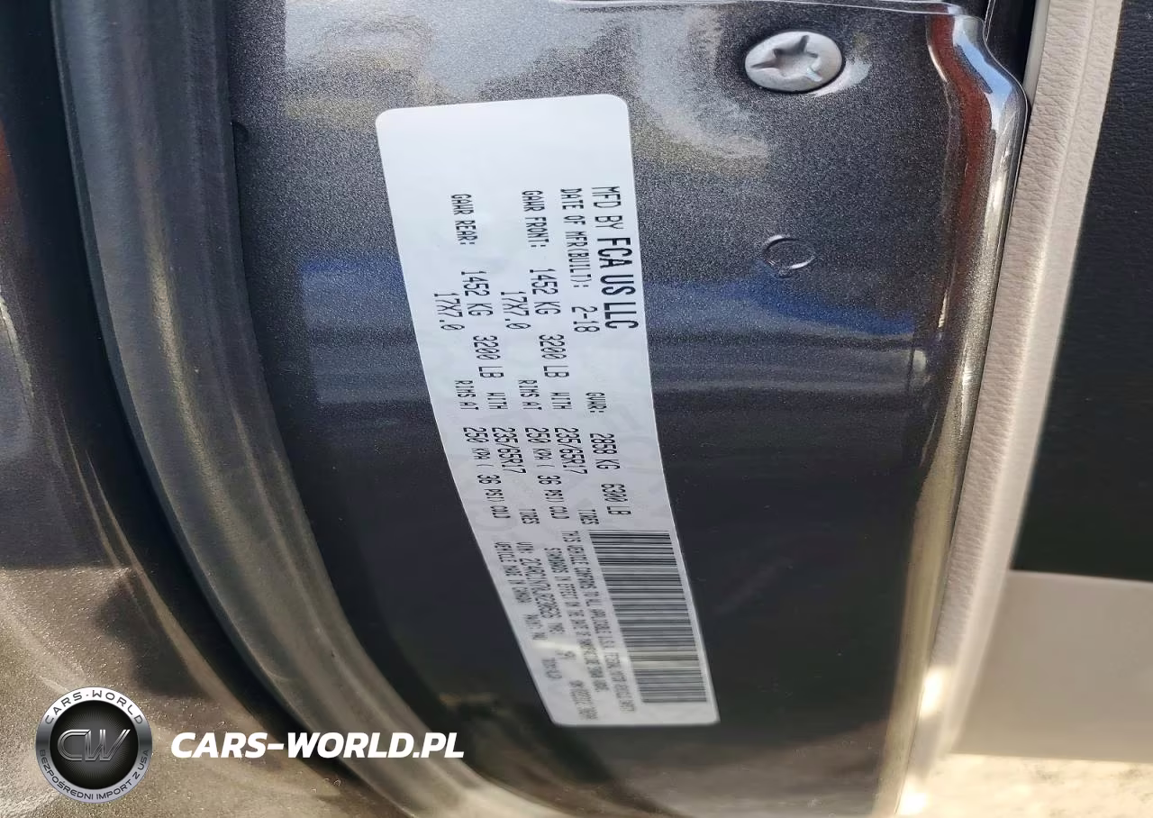 2018 Chrysler Pacifica Hybrid Limited VIN:2C4RC1N70JR230526 - 13