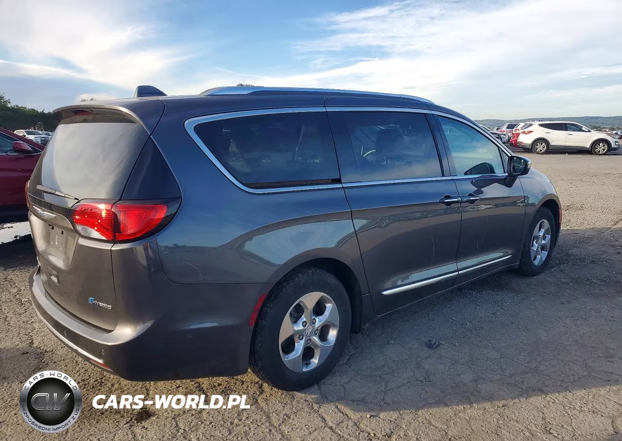 2018 Chrysler Pacifica Hybrid Limited VIN:2C4RC1N70JR230526 - 3