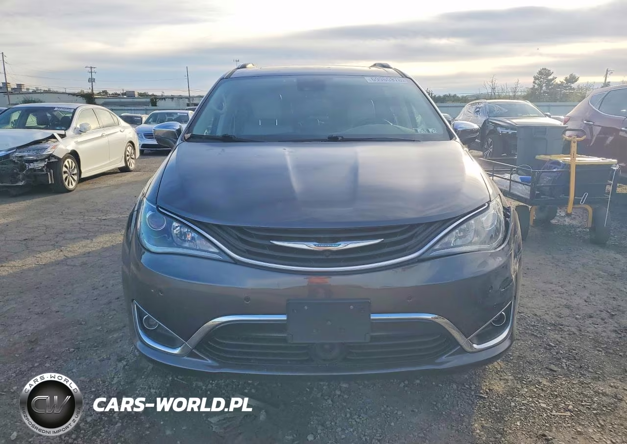 2018 Chrysler Pacifica Hybrid Limited VIN:2C4RC1N70JR230526 - 5
